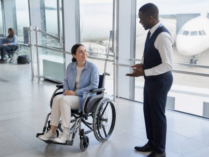 Comment demander une assistance à l&rsquo;aéroport : guide pratique pour voyager sereinement